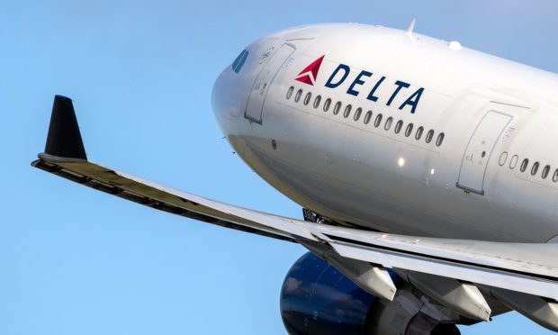 Delta Launches In-Flight Gaming Collaboration With DraftKings