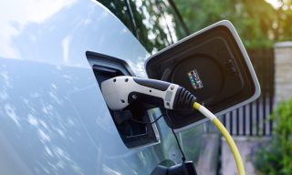 Comdata Debuts Contactless Payments for EV Charging