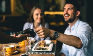 Tech Enthusiasts Are Twice as Likely as Digital Holdouts to Be Restaurant Super Fans