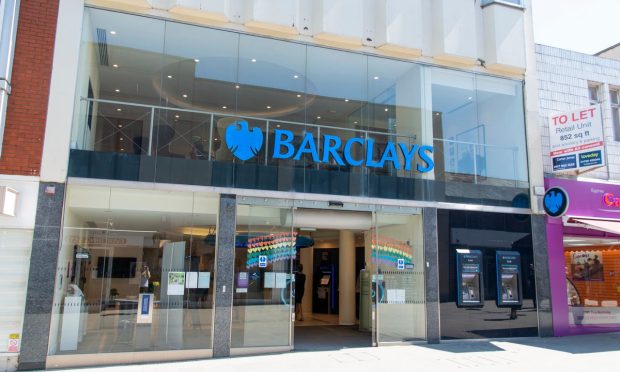 CMA Warns Barclays, Lloyds to Comply With Open Banking Order