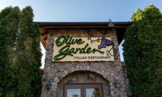 Today in Food Commerce: Instacart Announces Ultrafast Option; Olive Garden Prices out Smaller FSRs