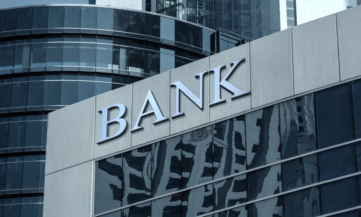 Banks Rewrite Revenue Playbook as Overdraft Fees Slide