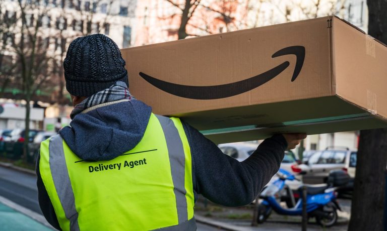 Amazon Tests Same-Day Mall Deliveries