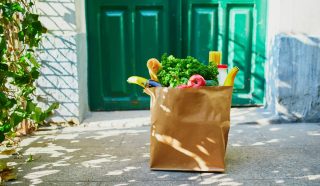 Grocers Drop Online Markups to Turn Delivery Into a Habit