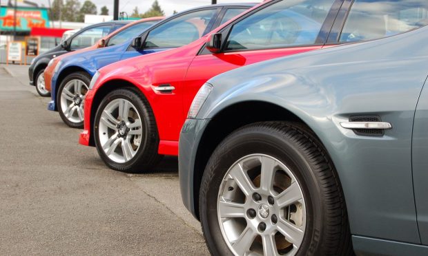 US Consumers Pull Back on Major Purchases