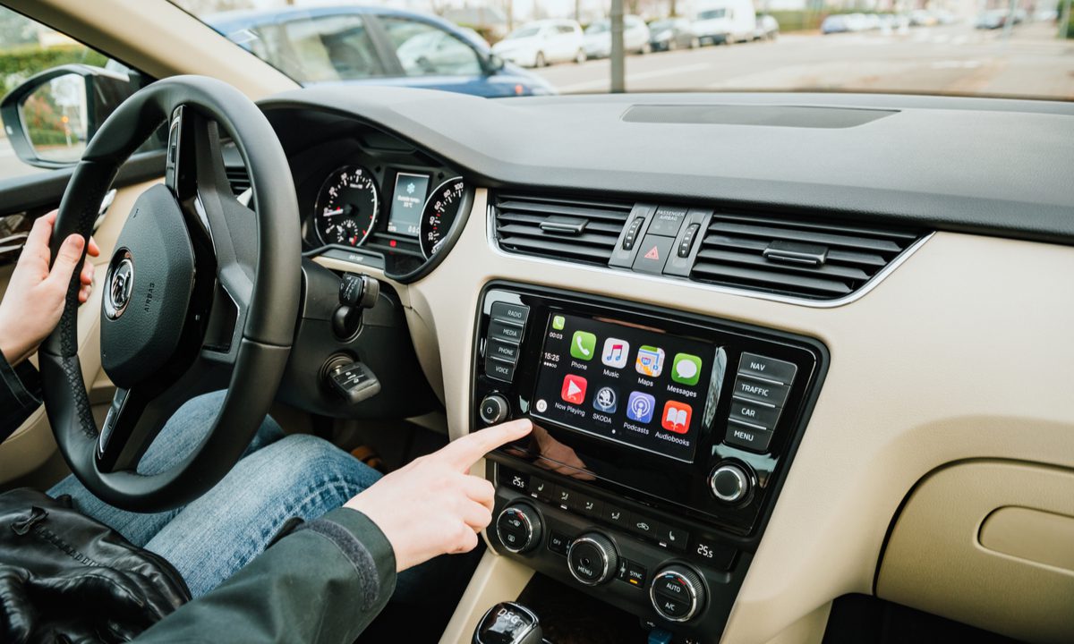 Smartphone Interfaces Control Functions in Cars
