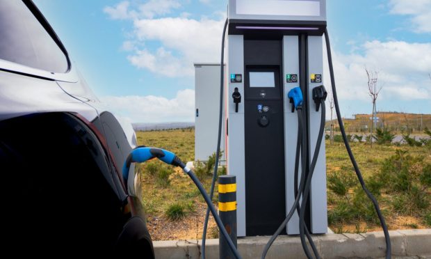 US Standards for EV Chargers Would Require Contactless Payments