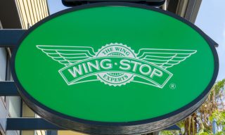Restaurant Roundup: Brands Add Drive-Thru Lanes, Robotics