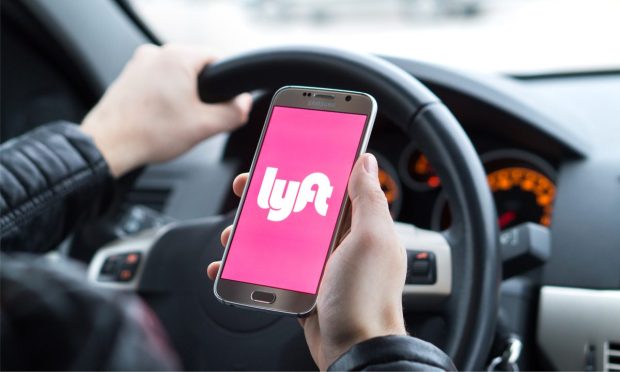 Lyft Adds Cash Payment Option