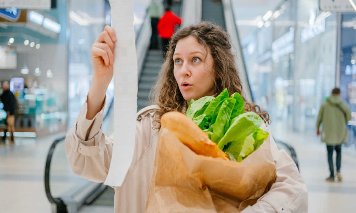 Consumer Spending Surges as Inflation Eats Away at Household Budgets