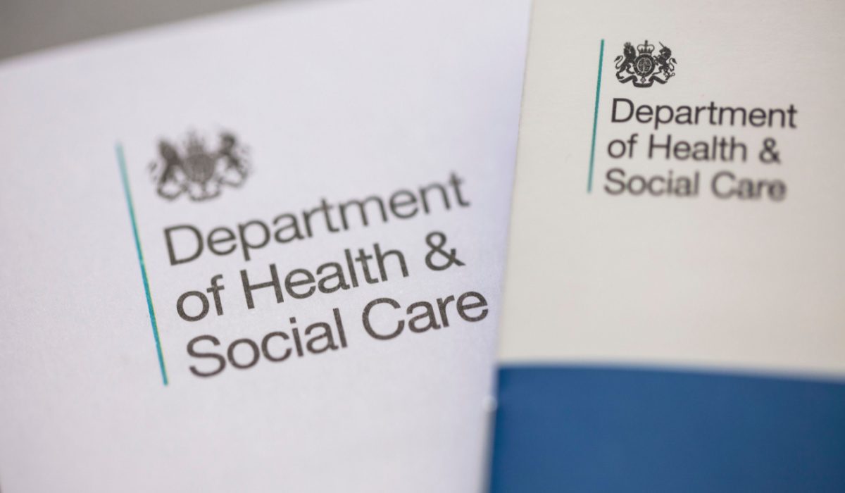 UK Regulator Urges Government To Review Internal Use of WhatsApp, Private Emails 