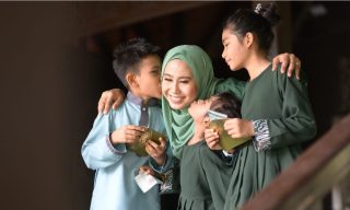 UK Muslims Say Eid Mubarak With International Remittances