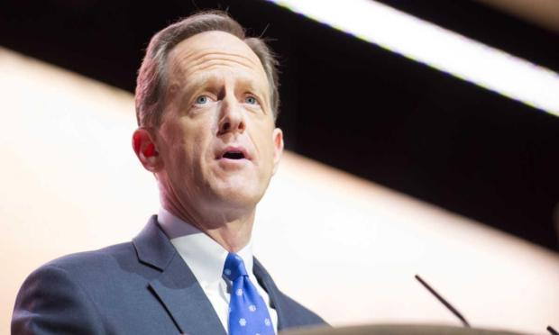 Sen. Toomey Criticizes SEC on Crypto, Calls for Bipartisan Stablecoin Oversight