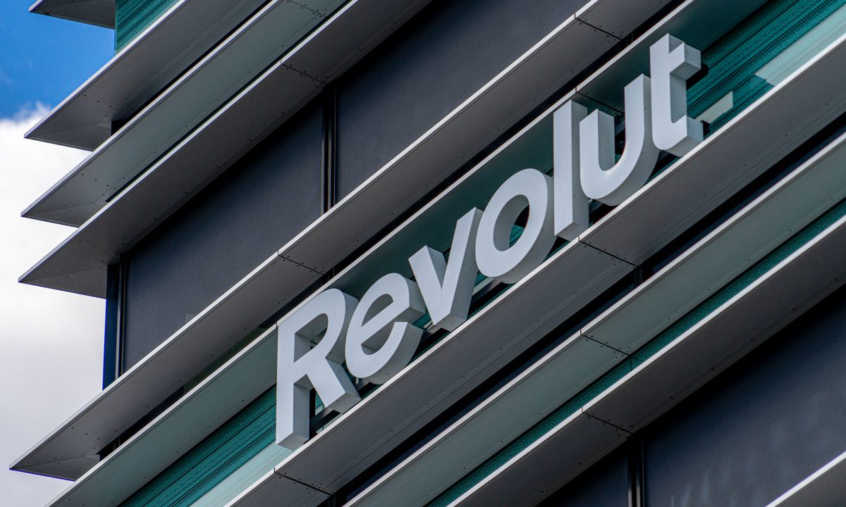 Revolut Takes on Square, PayPal in UK With POS Reader