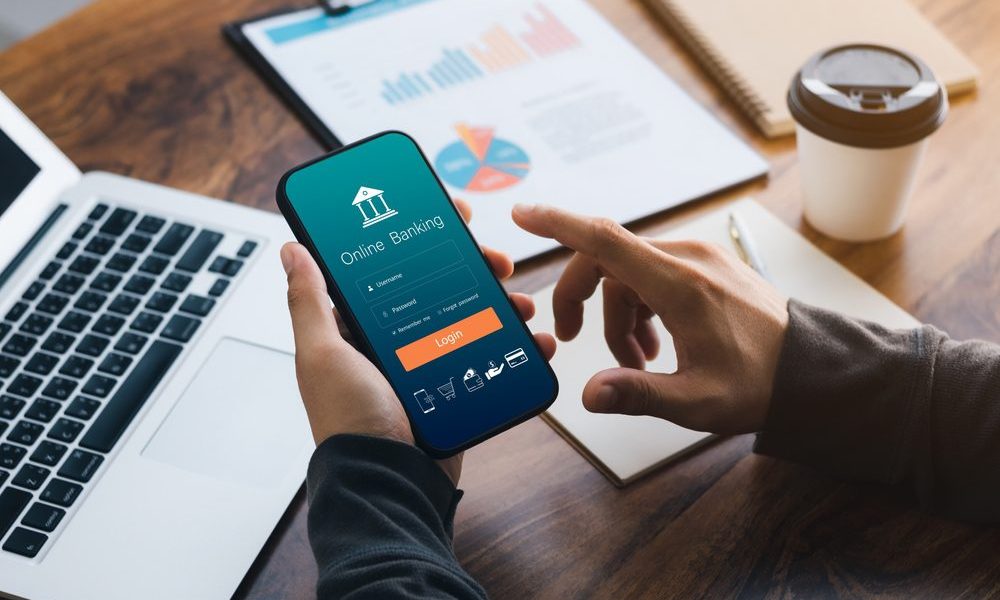 FISPAN - Next-Gen Commercial Banking - July 2022 - Discover how FIs can secure SMBs' loyalty by fulfilling their digital needs