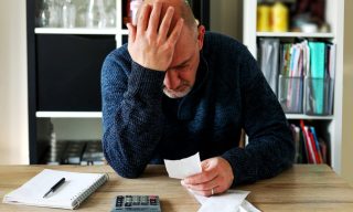 Inflation Puts Dent in US Consumer Confidence