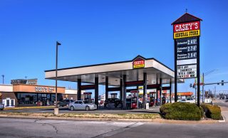 Convenience Stores Seek Sweet Spot Between Restaurants and On-Demand Grocers