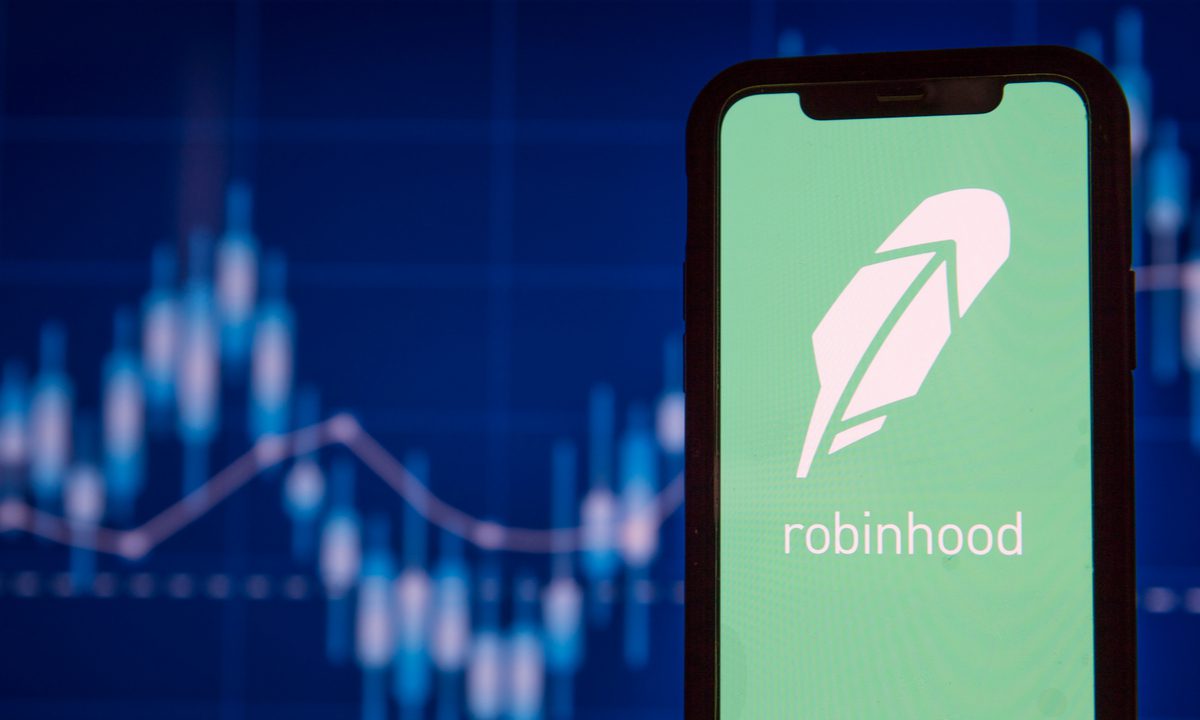 Robinhood Seeks Fresh Following as Client Rosters, Revenue Plummet