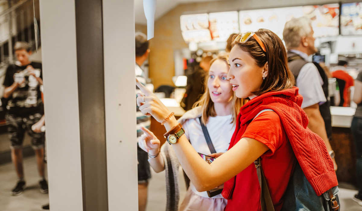 Restaurants Seek to Balance Full-Service Flourishes With Digital Ease