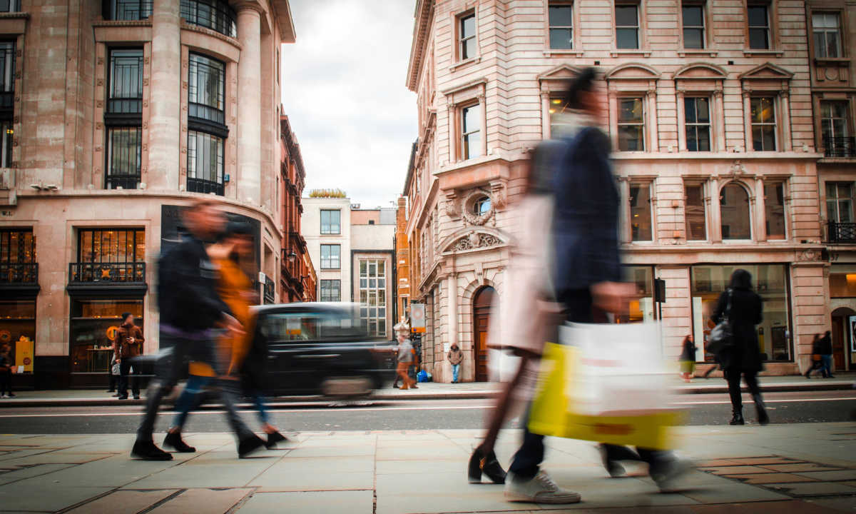 UK Retailers Struggle to Stem Slumping Sales, While Canada Sees Slight Increase