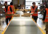 Amazon Dangles $19 Average Hourly Wage in Bid to Hire 150K for Holidays