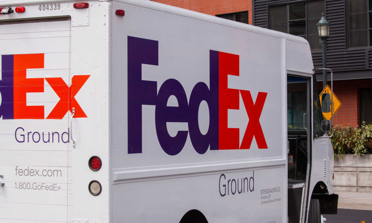 Report: FedEx Says Customers Expect to Ship Fewer Holiday Packages