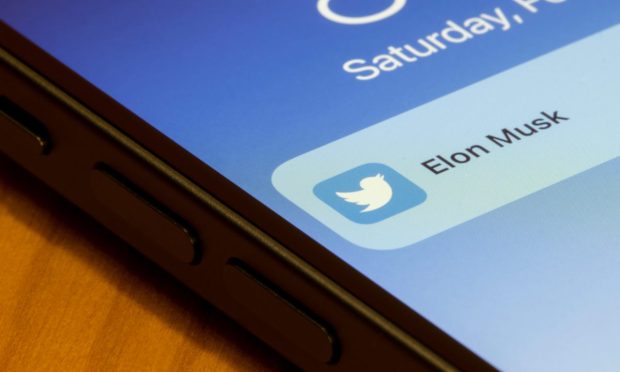 Musk: Apple Threatened to Pull Twitter From App Store