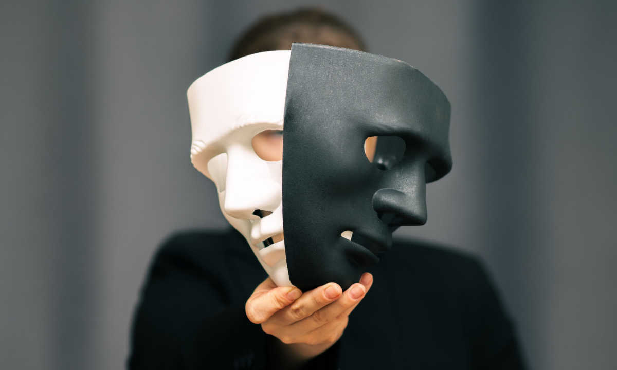 Who’s a Friend and Who’s a Fraudster?