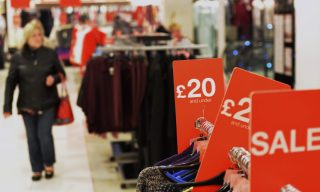 UK Retail Sales Rise 0.7% Amid Good Weather and Sales