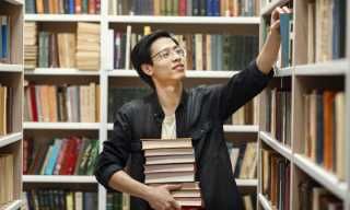 Sezzle Offers College Kids BNPL for Buying Textbooks