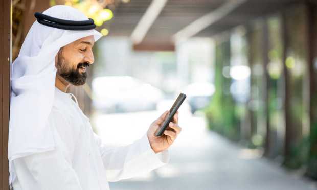 UAE, mobile phones, shopping, retail