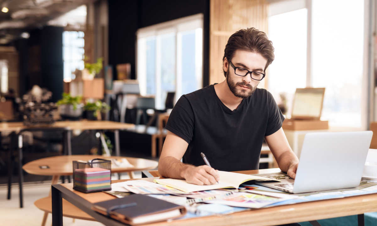 Report: Recession Worries Lead Firms to Turn to Contract Employees