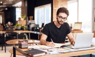 Report: Recession Worries Lead Firms to Turn to Contract Employees