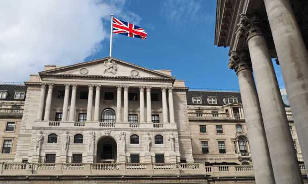 BoE Says Blockchain Not Yet Critical to Financial System