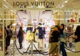 Luxury Retail Sector Awaits Surge in Chinese Tourists