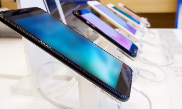 Report: Global Smartphone Sales See Largest Drop Ever