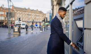 UK ATM Withdrawals Surge as Brits Turn to Cash Budgeting