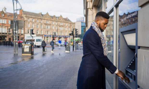 UK ATM Withdrawals Surge as Brits Turn to Cash Budgeting