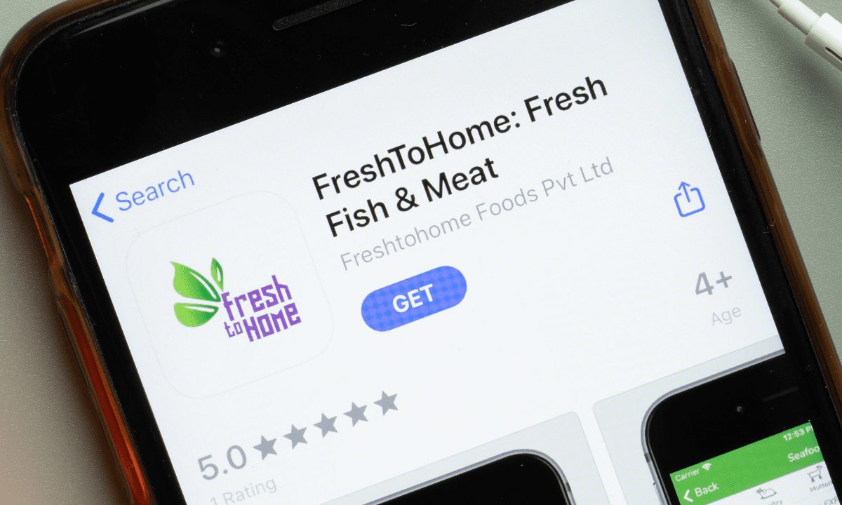 Amazon Invests in Online Grocery as Supermarkets Boost In-Store Tech