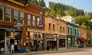 Consumer Confidence Slide Sends Warning to Main Street Small Businesses