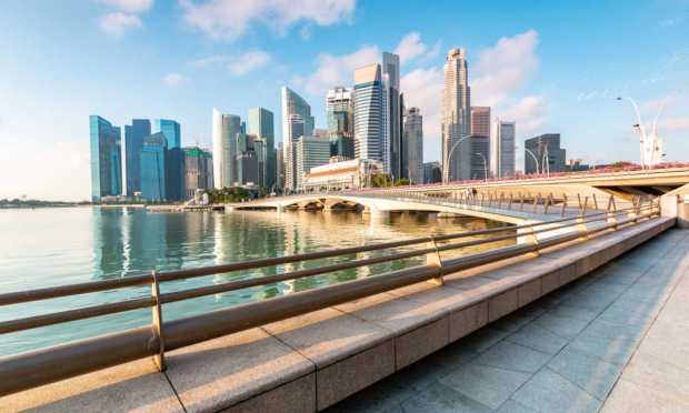 Singapore Businesses Embrace Digital Wallets, Consumers Still Catching Up