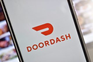 DoorDash Expands Grocery Offerings as Supermarkets Tap Robotics