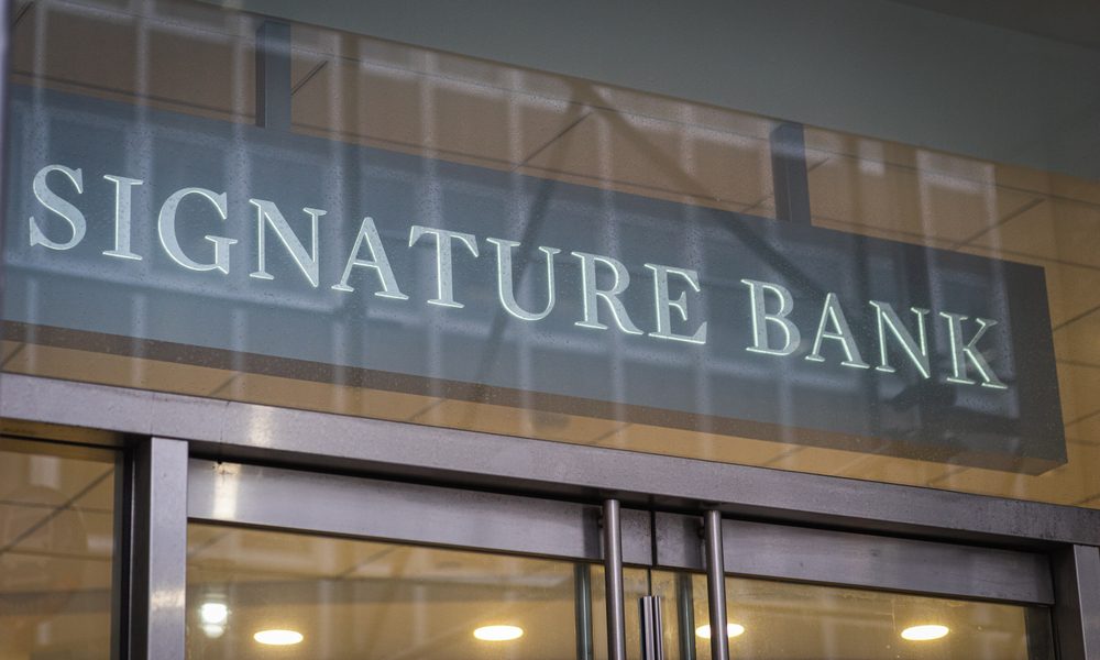 Report: Signature Bank Execs Sold $100 Million in Shares During Crypto Boom