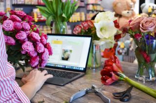 Small Merchants Focus on Digital to Capture Sales From Enterprise Rivals