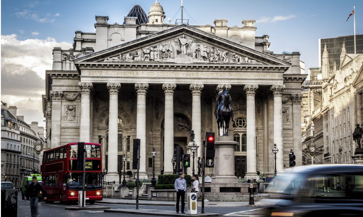 Bank of England Hints at Limits on Stablecoin Payments  
