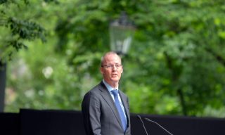 FSB Head Calls for Stricter Rules Following Bank Runs