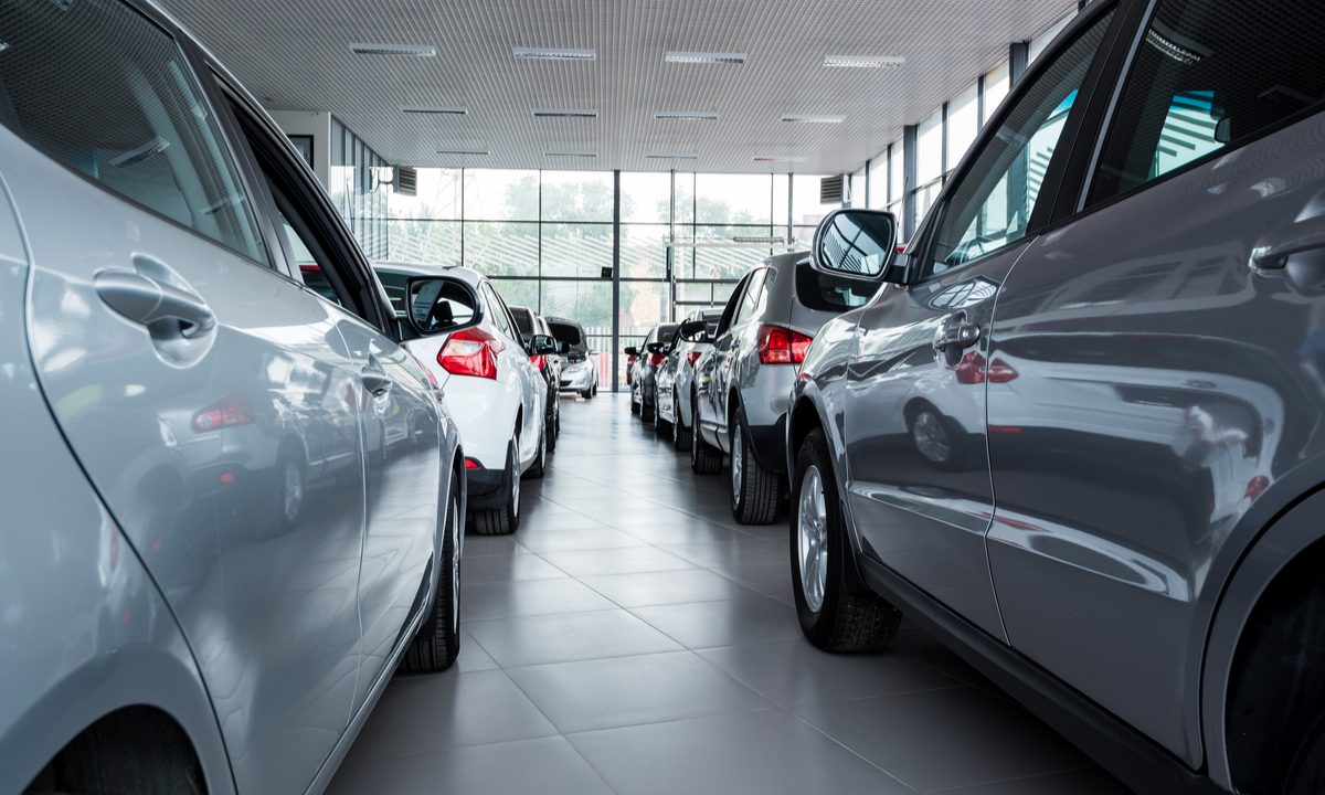 Automakers Hike Discounts as Interest Rates Chase Buyers Away