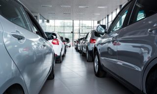 Automakers Hike Discounts as Interest Rates Chase Buyers Away