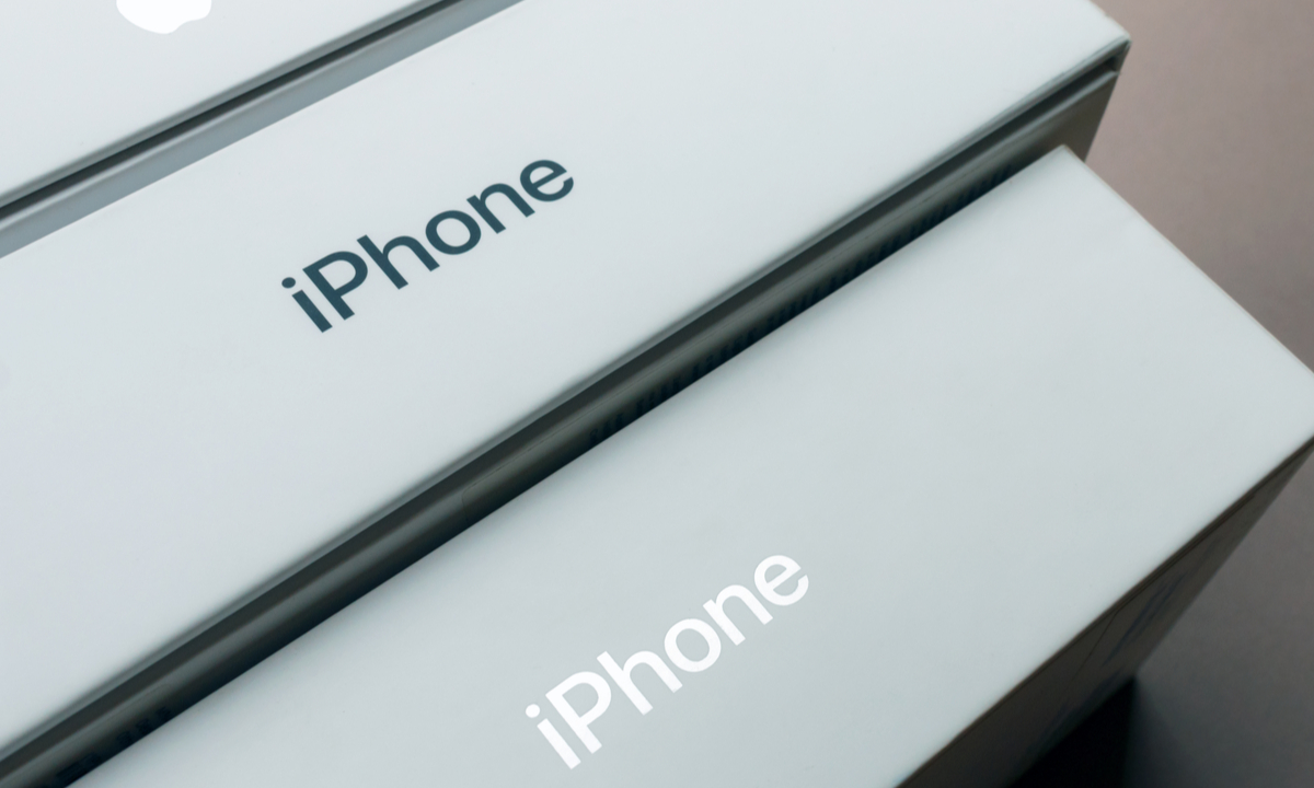 Apple to Unveil Pricier Phones as Consumers Avoid Big Ticket Items