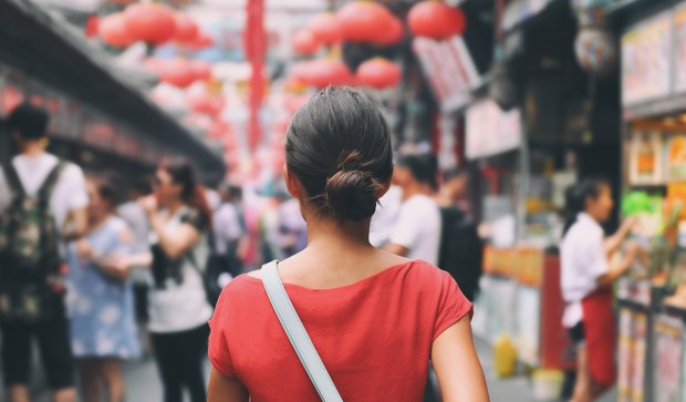 Report: China’s Consumer Spending Lags Due to Weak Confidence